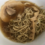 自家製太麺 渡辺 - 味付細替玉をスープに投入