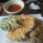 萬屋 - 野菜天ぷら６品。