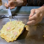 Okonomiyaki Teppanyaki Satsuki - はいっ、ひっくり返し返してーーっ！(^^)