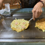 Okonomiyaki Teppanyaki Satsuki - こうして、あーして…(ｰ ｰ;)