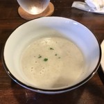 キッチンカフェ穂 - ごぼうのスープ、熱々で量もたっぷり