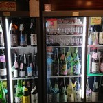 日本酒うなぎだに - 日本酒の入った冷蔵庫