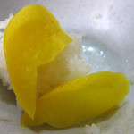 洋食の朝日 - タクアンは自由に取ります。