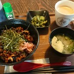 深山のカフェ食堂 - 温玉あなご飯