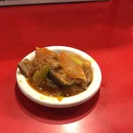 東京MEAT酒場 - お通し、お肉のトマト煮込み