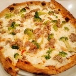 チーロ - ソーセージとブロッコリーのピザ