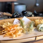 とらや - 人参と玉ねぎのかき揚げ、アスパラ、ピーマン、かぼちゃ