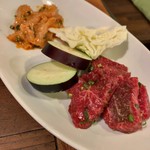 炭火焼肉 瑠嗣亜 - 上ミノとロース