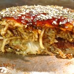 Okonomiyaki Teppanyaki Motto - お好み焼きの断面