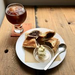 喫茶 朔望 - あんバタ ハニークリーム添え W（角食＆白パン）＆アイスコーヒー（水出し）