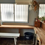 喫茶 朔望 - 築半世紀経つ雑居ビルの2階の一角をリノベーションしたカフェ