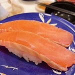 回転寿司 みさき - カチカチのサーモン