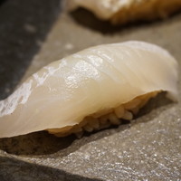 寿司割烹 旬はなれ 重絆 - マコガレイUP