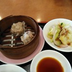 マルナカ中国麺飯食堂 - シュウマイ・サラダ