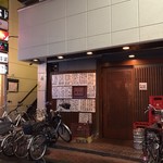 大衆割烹　春日 - お店の前には自転車がたくさん