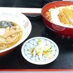 はやぶさ食堂 - カツ丼ラーメンセット