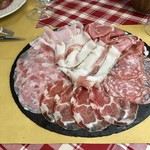 Cantine Barbaroux - I Nostri Salumi del Piemonte (こんなに盛られて 1100円)