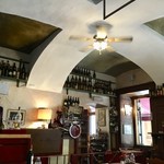 Cantine Barbaroux - 奥の席から天井を写す