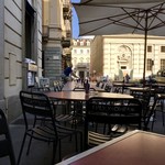 Cantine Barbaroux - Palazzo Carignano 前のカフェで休む