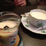 どるず珈琲店 - 白いコーヒーゼリーとカフェ・ラテ