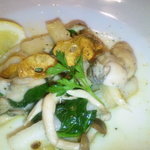 ｍｉｔｒａ⇒mitra - 牡蠣と長芋のアンチョビガーリック炒め