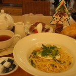 アフタヌーンティー ティールーム - ２０１１年クリスマス限定のポーチドエッグ蟹クリームパスタセット