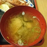 そめ忠 - 豆腐とワカメの味噌汁