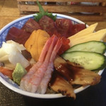魚勝 - 海鮮丼
            （マグロ、ウニ、イクラ、甘エビ、タイ、サーモン、穴子玉子）
