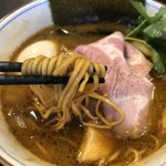 中華そば 四つ葉 - 四つ葉ブラック麺リフト