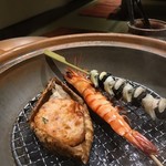 いかの墨 - お通しに選んだ烏賊蒲鉾、海老、つぶ貝