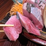 いかの墨 - 脂の乗ったメジマグロ