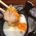 いかの墨 - つくねは温玉をつけて