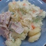 加賀廣 五反野店 - ポテトサラダとマカロニサラダのハーフ＆ハーフはその名も「サラダ」