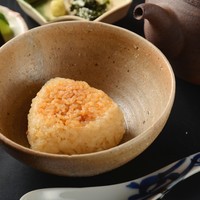 新玉ねぎご飯の焼おにぎり だし汁添