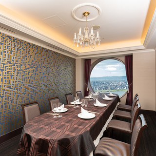 個室 最大60名様までで貸切可能。ご希望の際はお電話にて承ります