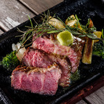 Embassy Cafe & Dining - 希少部位の米国産CAB「ざぶとん」ステーキ。熱々の鉄板でお出しします。