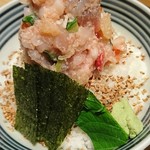 日本橋海鮮丼 つじ半 - うず高く盛られた海鮮