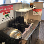 濃厚とんこつラーメン 一鶴 - セルフ(水・麦茶)・無料トッピング　コーナー