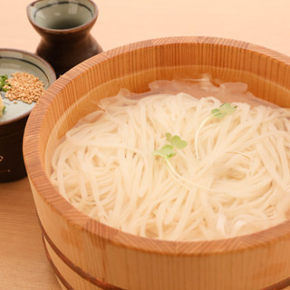 Our proud udon noodles are transparently white and glossy. Excellent stiffness◎
