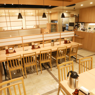 Directly connected to Tenjin underground shopping mall ◆ A relaxing space for lunch, quick drinks, and banquets ♪