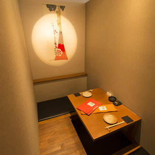 For dates and entertainment. Enjoy the relaxed atmosphere of Kyoto. Full of private and semi-private rooms