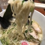 らぁめん シフク - 麺は自家製の中細縮れ麺