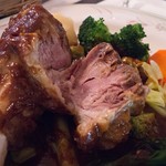 洋食 川里庵 - ナイフを入れると
