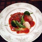 子羊肩肉のロティ ガーリックトマトソース