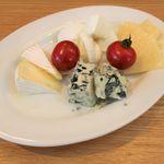 TRATTORIA SALTIMBOCCA - チーズ盛り合わせ