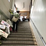 川の先の上 - 階段