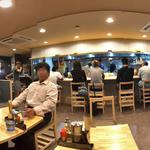 川の先の上 - 店内