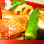 Kikuichi - 鶏照りと豆腐つくね弁当　９０７円（税込）のアップ【２０１９年６月】