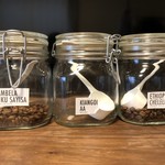 アンドコーヒーロースターズ - 真ん中がキアンゴイ...もう空っぽです(T-T)