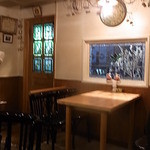 エル アバニコ - 店内　入口方向を見る